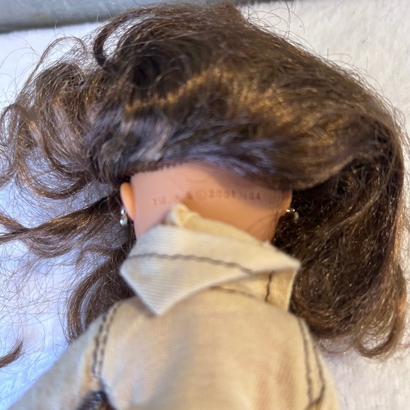 Bratz Back to School Yasmin. small pen mark on face - Picture 4 of 5